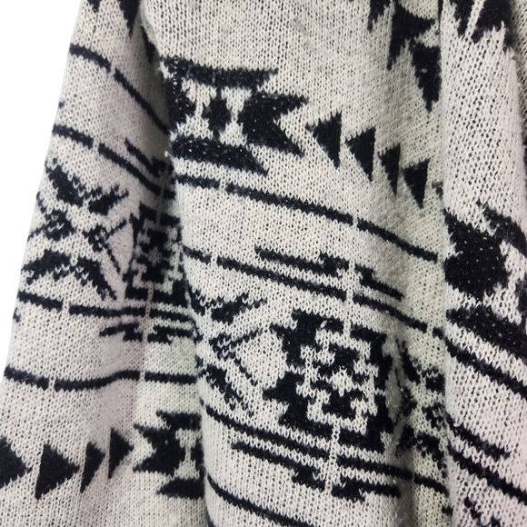 Love Culture Black and Cream Geometric Cardigan Open Front Medium Aztec Knit - Picture 9 of 10